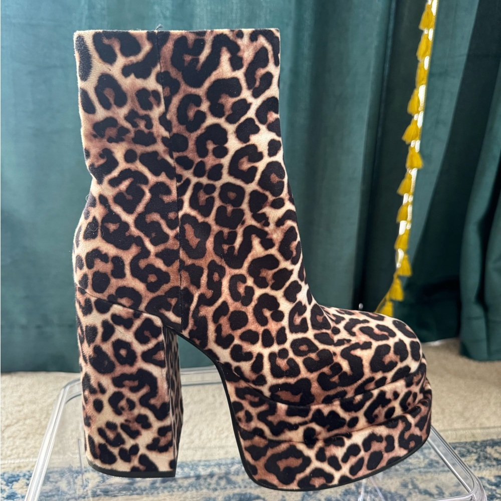 Steve Madden | Cobra Fashion Boot | Leopard Print